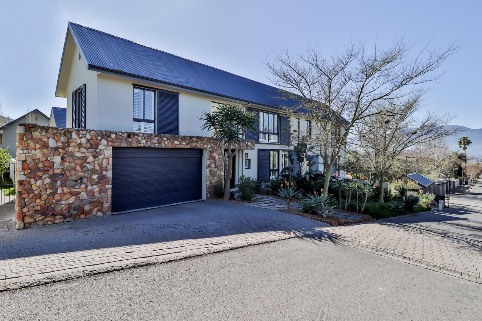 4 Bedroom House for sale in Paarl Central P24113011966