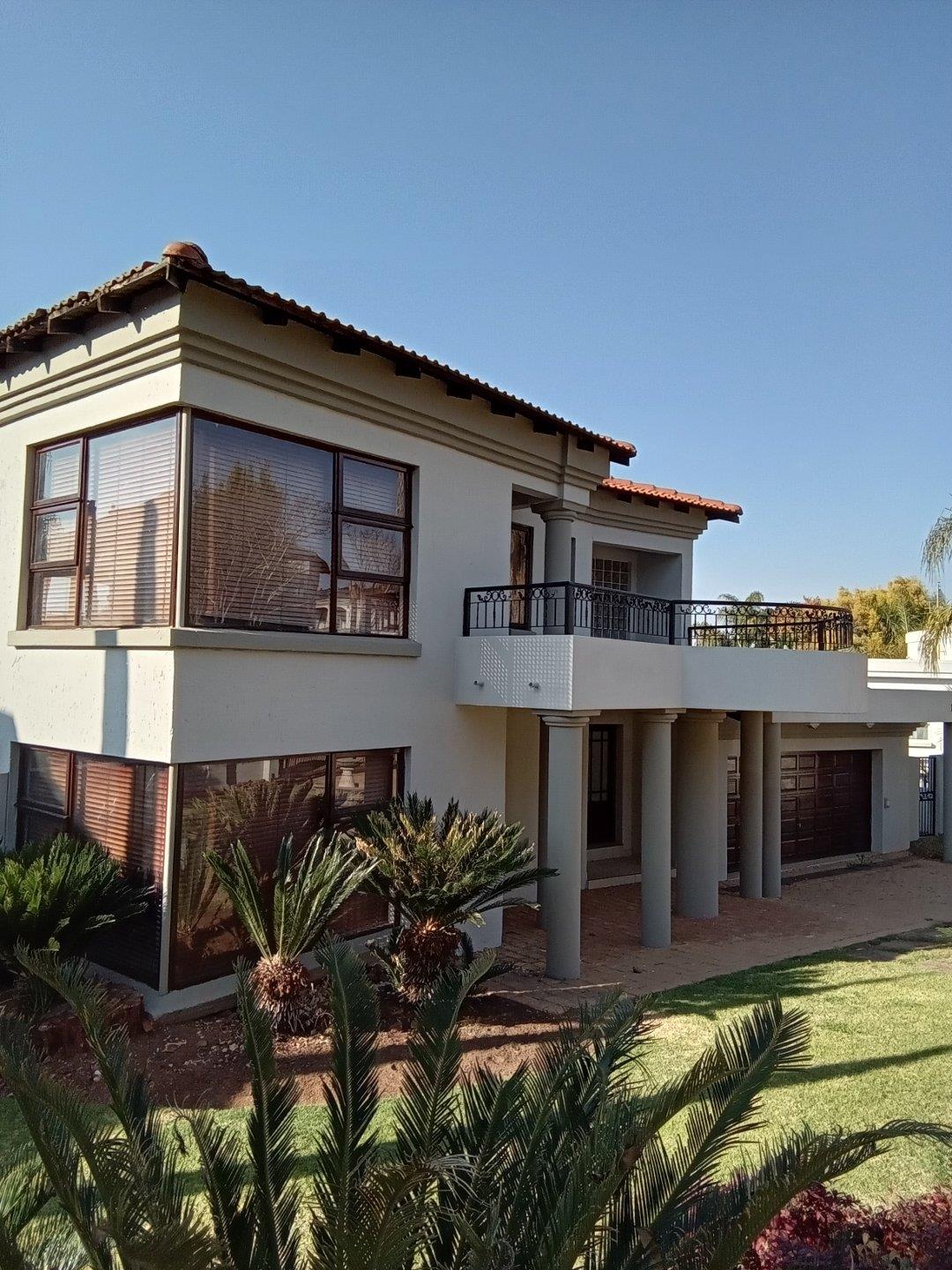 5 Bedroom House for sale in Woodhill Golf Estate P24113015118