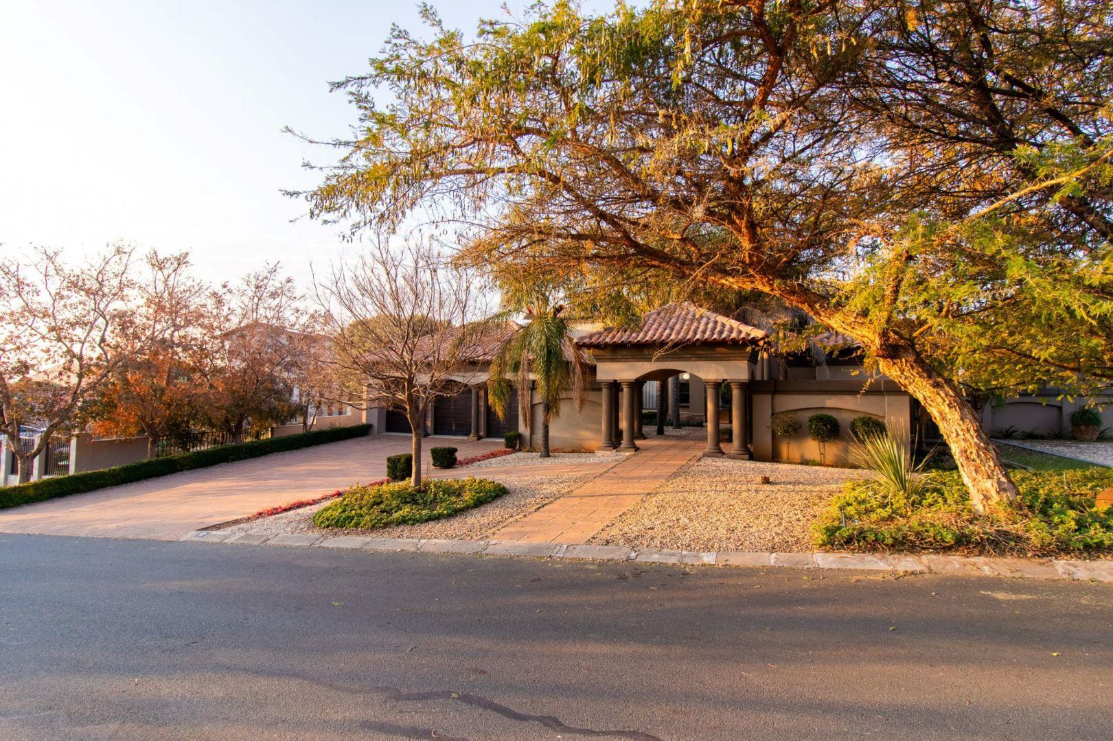 4 Bedroom House for sale in Woodland Hills Wildlife Estate P24113015592