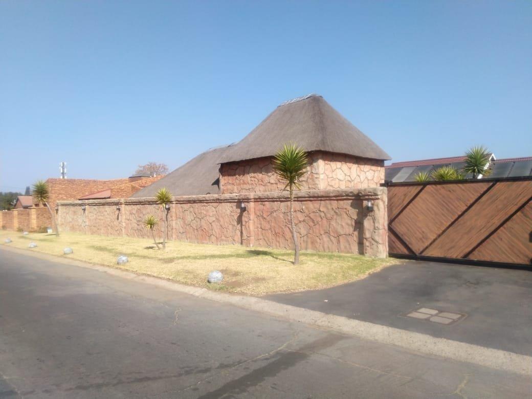 4 Bedroom House for sale in Sharon Park P24113016659