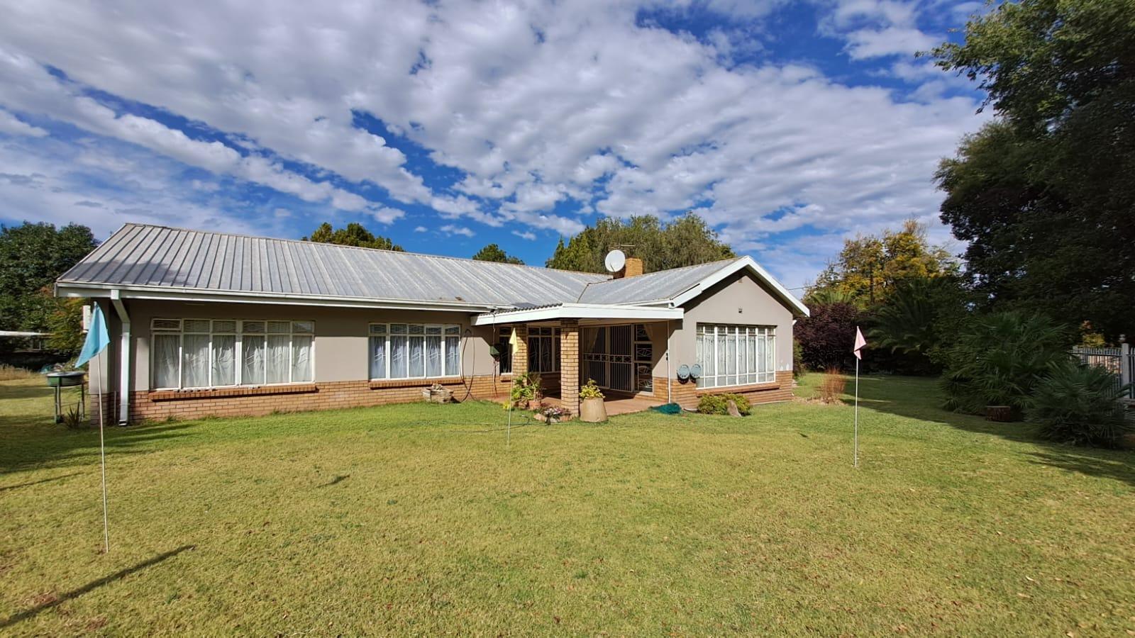 3 Bedroom House for sale in Kuruman P24113016804