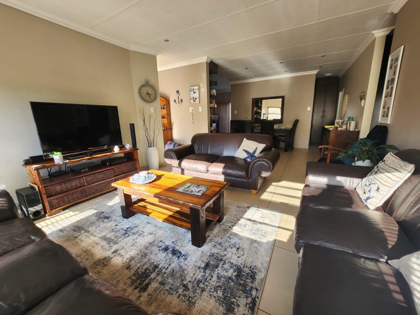 2 Bedroom Townhouse for sale in Vanderbijlpark SE 8 P24113017671