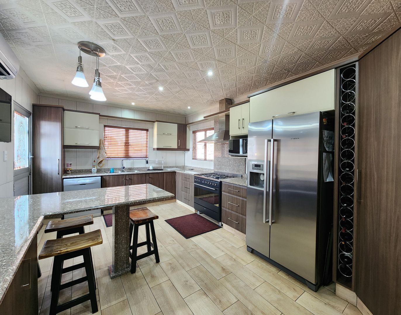 4 Bedroom House for sale in Greenwood Park P24113017690