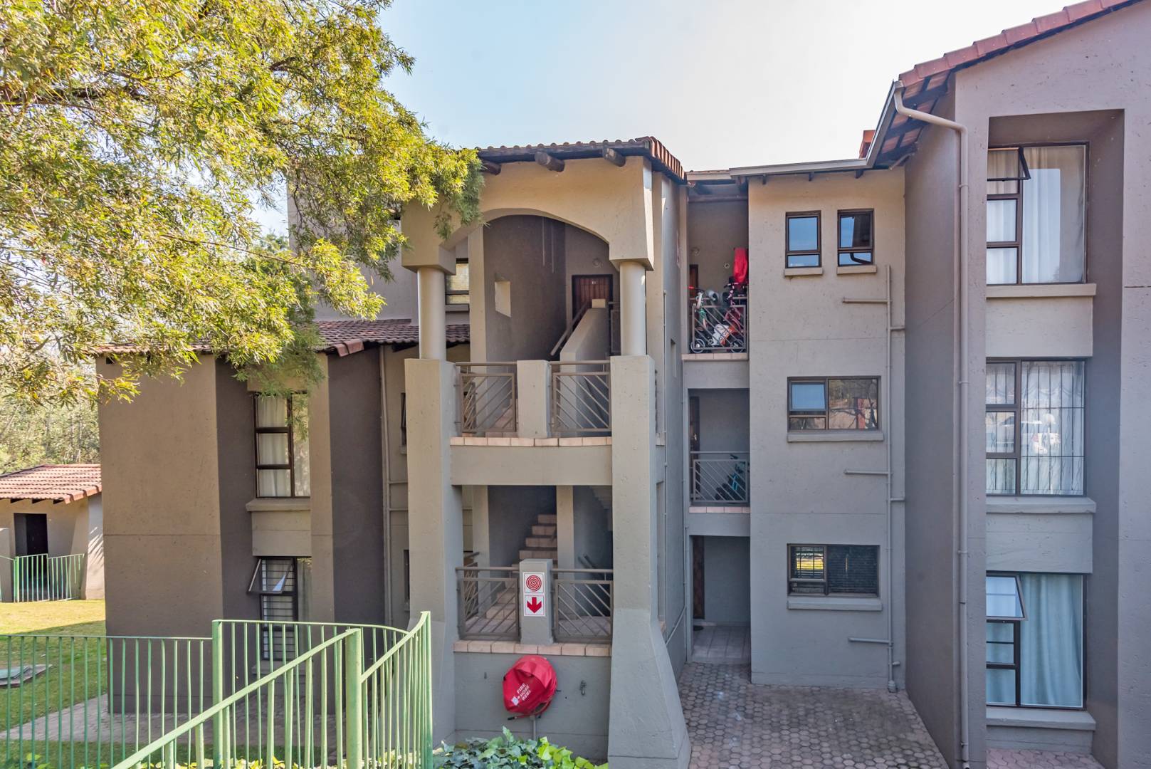 2 Bedroom Apartment / flat for sale in Fourways 28 Cherrywood P24