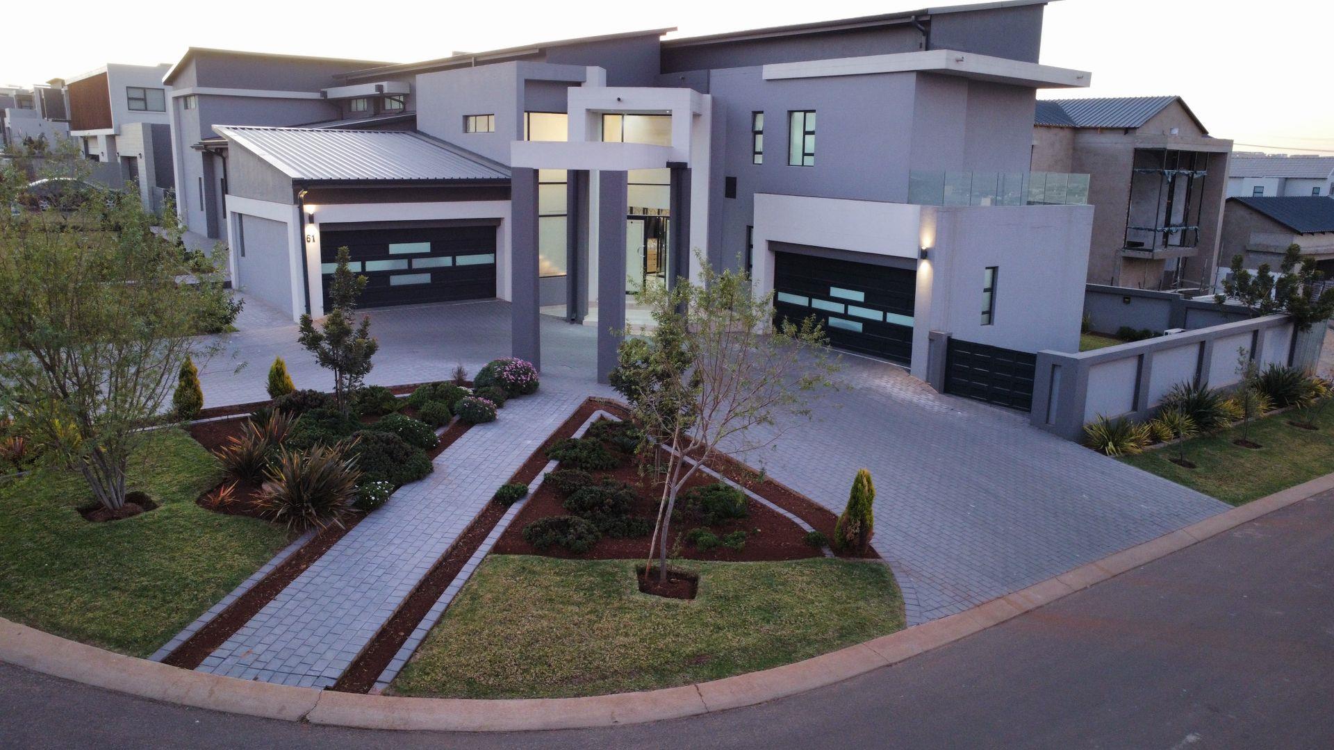 6 Bedroom House for sale in Midstream Ridge Estate P24113021689