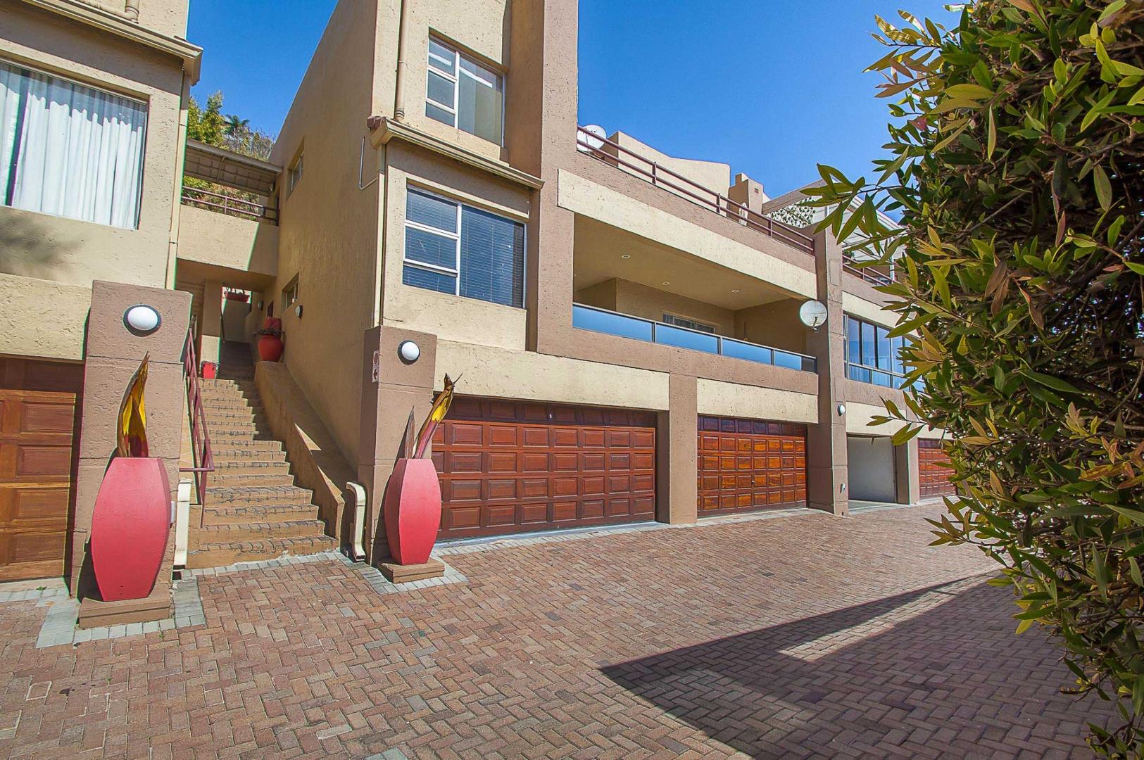 Constantia Kloof, Roodepoort Property Townhouses for sale in