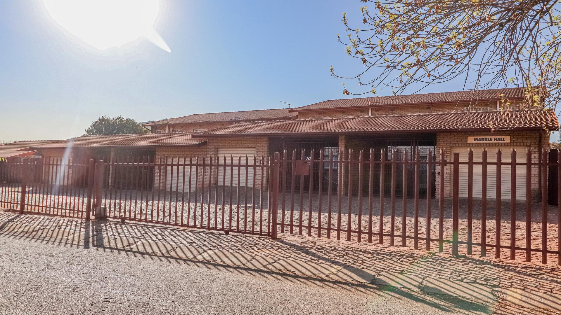 3 Bedroom Townhouse for sale in Windsor East 57 Earls Avenue P24