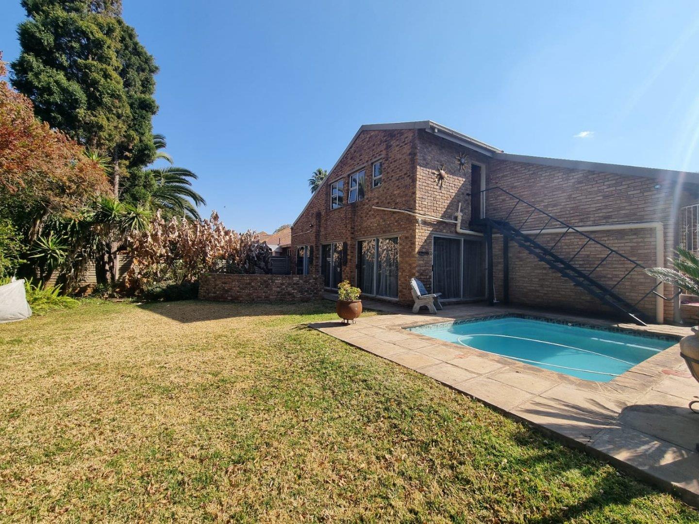 3 Bedroom House for sale in Vanderbijlpark SE 3 P24113023126