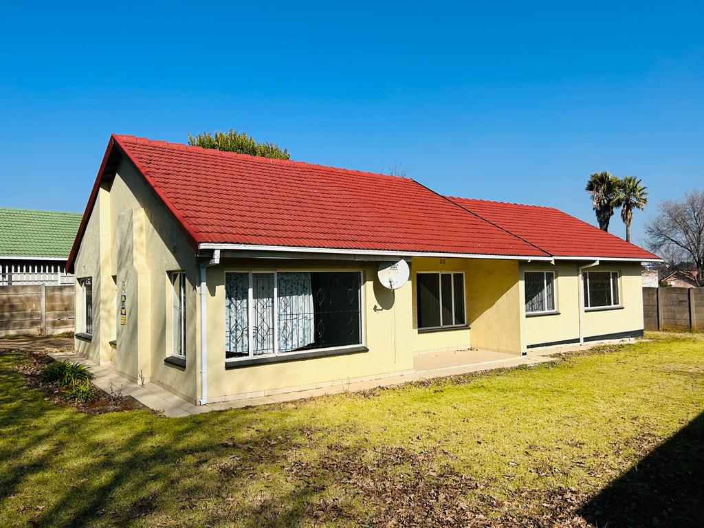 Rhodesfield Property Property and houses to rent in Rhodesfield