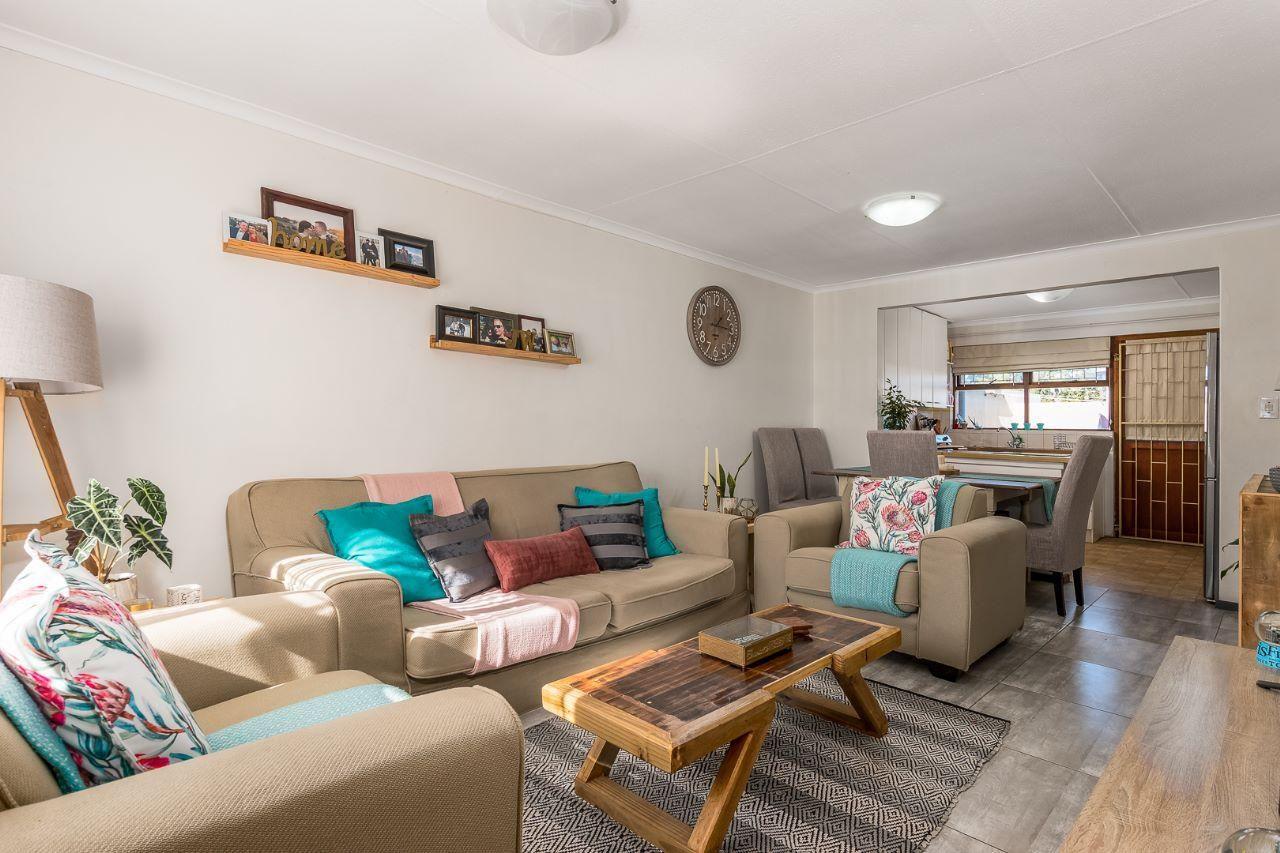 2 Bedroom House for sale in Bracken Heights P24113024653