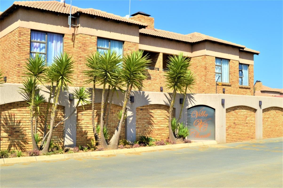 2 Bedroom Townhouse for sale in Ravenswood 1 Maluti Street P24