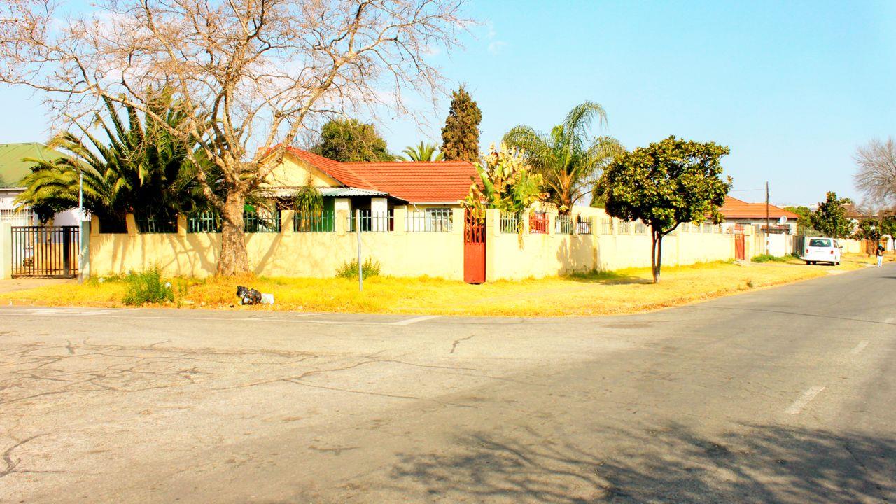 4 Bedroom House for sale in Boksburg Central 72 Claim Street P24