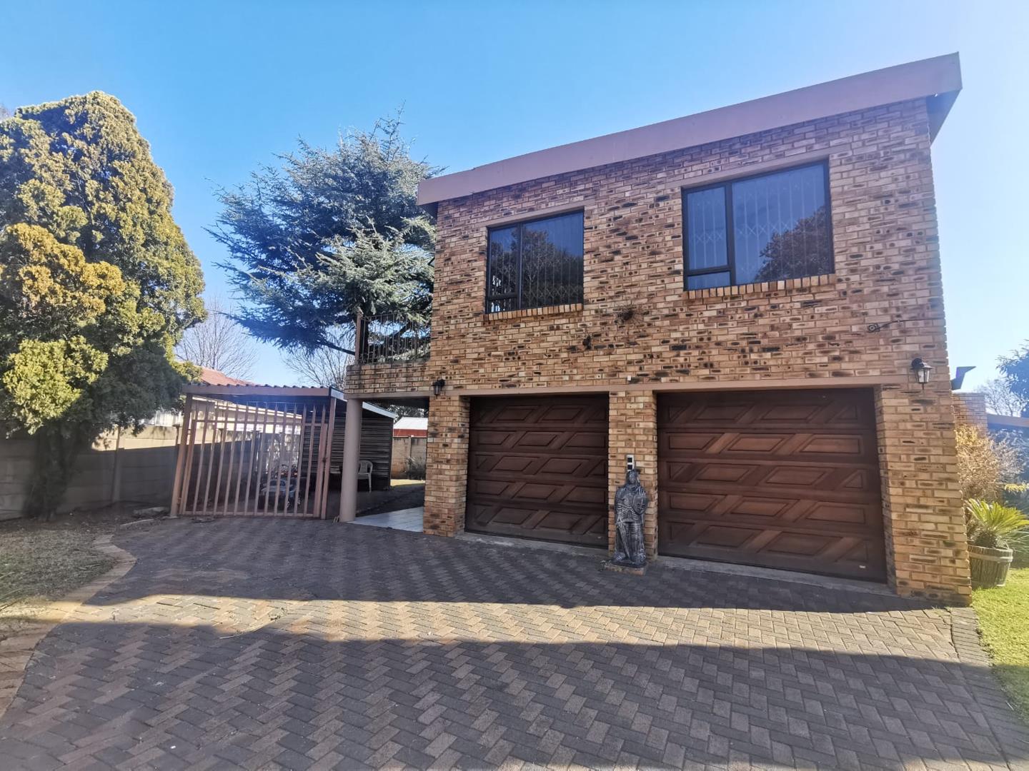 4 Bedroom House for sale in Golf Park P24113025659