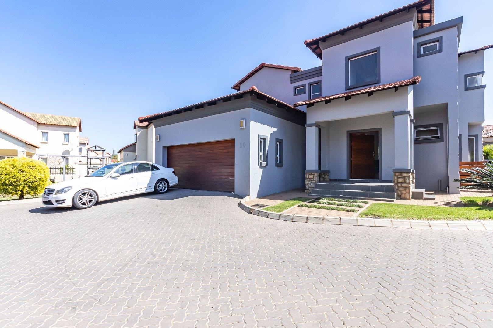 3 Bedroom Townhouse for sale in Blue Valley Golf Estate 11 ., 35
