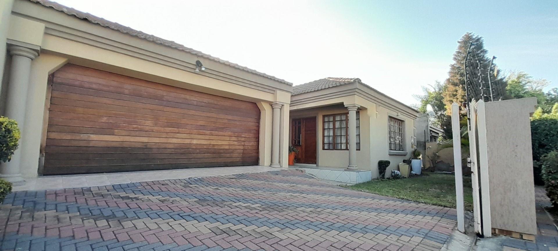 3 Bedroom House for sale in Ivydale AH P24113026085