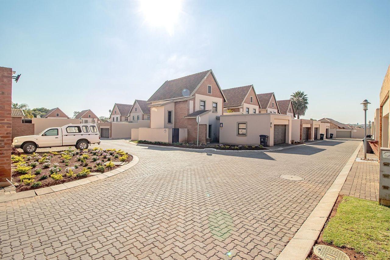 3 Bedroom Townhouse for sale in Montana Tuine P24113026223