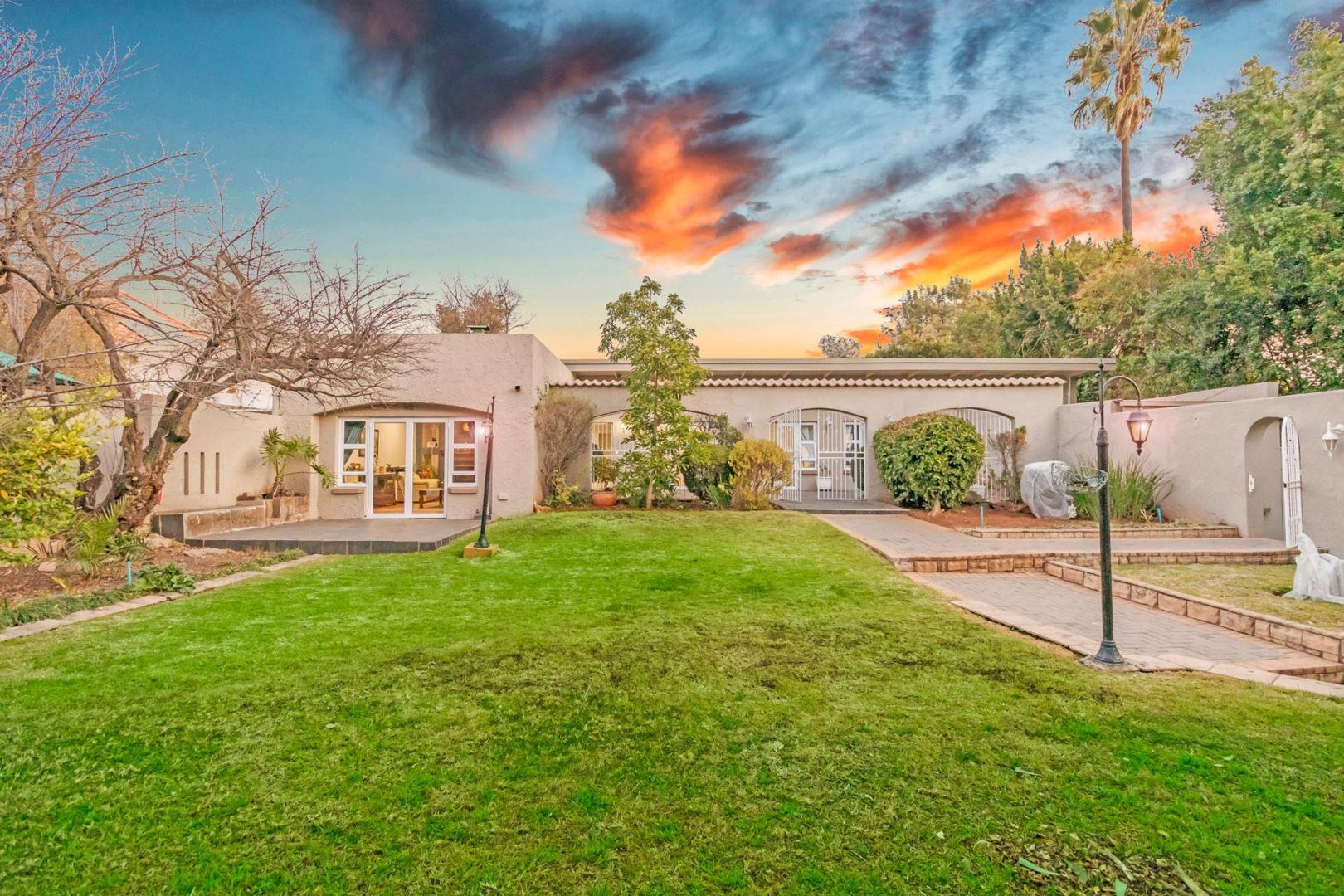 4 Bedroom House for sale in Orchards P24113026394