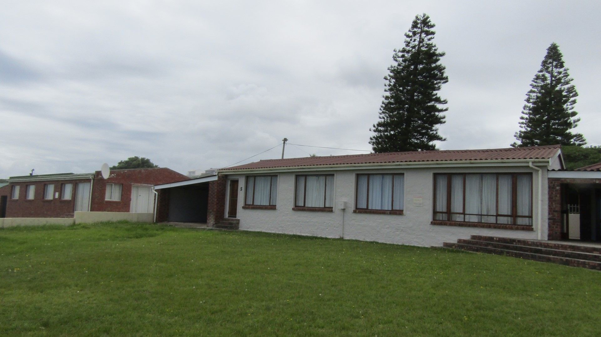 5 Bedroom House for sale in Oyster Bay P24112035313