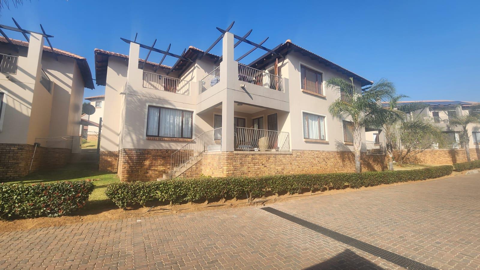 3 Bedroom Townhouse for sale in Glenvista P24113028644