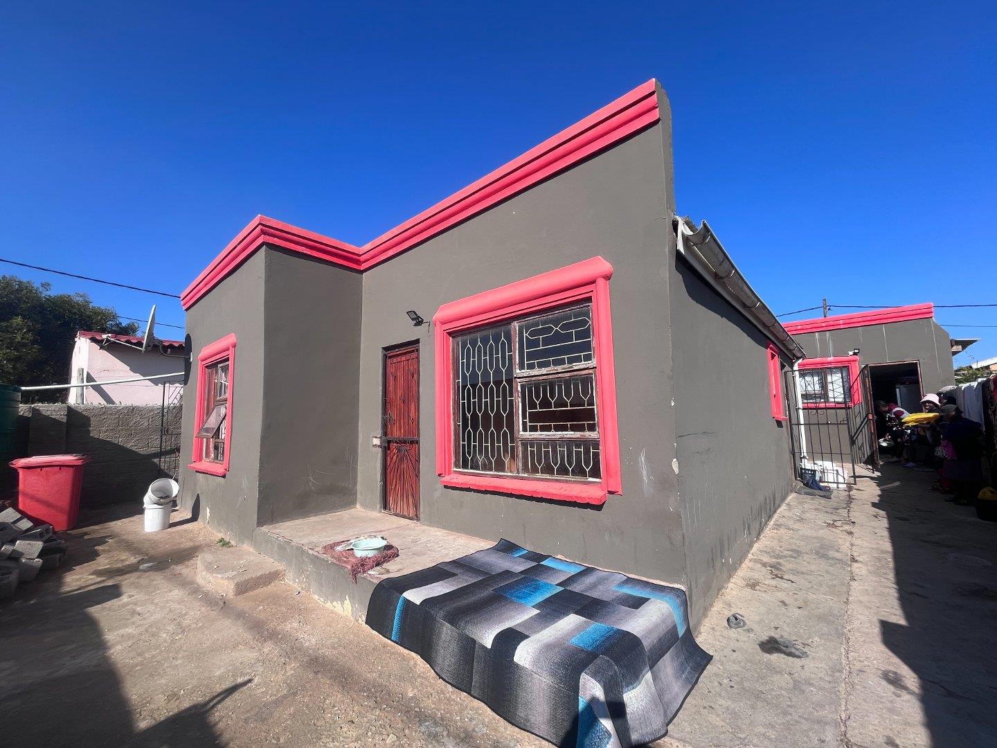 6 Bedroom House for sale in Govan Mbeki P24113030058