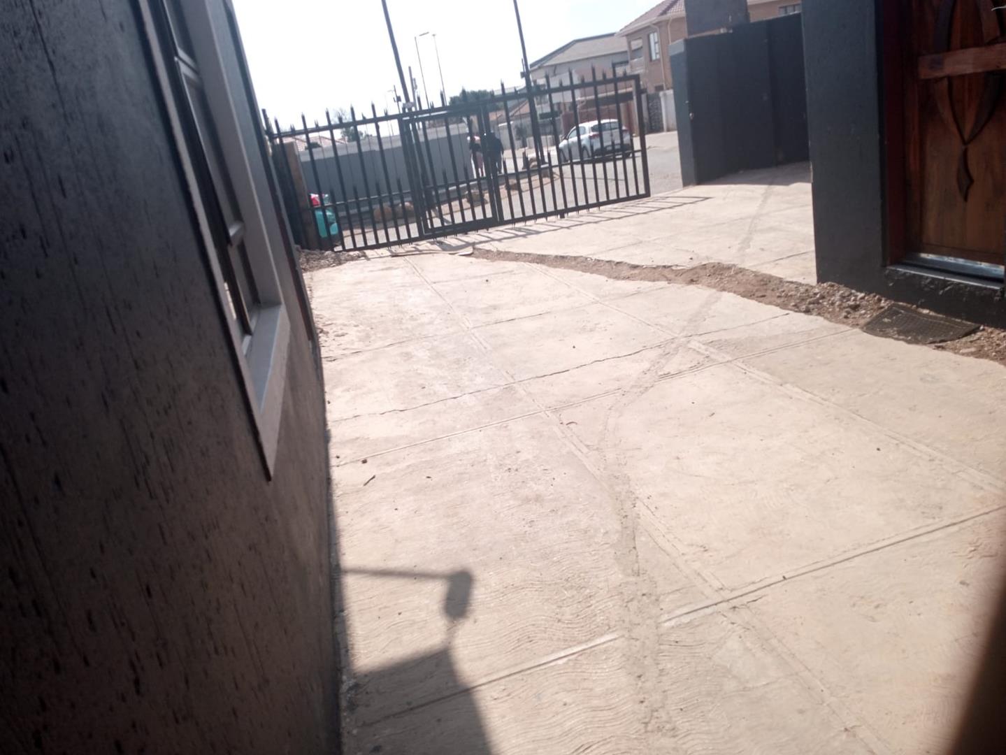 8 Bedroom House for sale in Dobsonville Ext 3 P24113031225