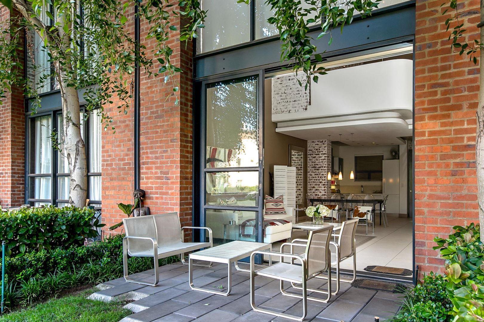 1 Bedroom Apartment / flat for sale in Melrose Arch P24113031311