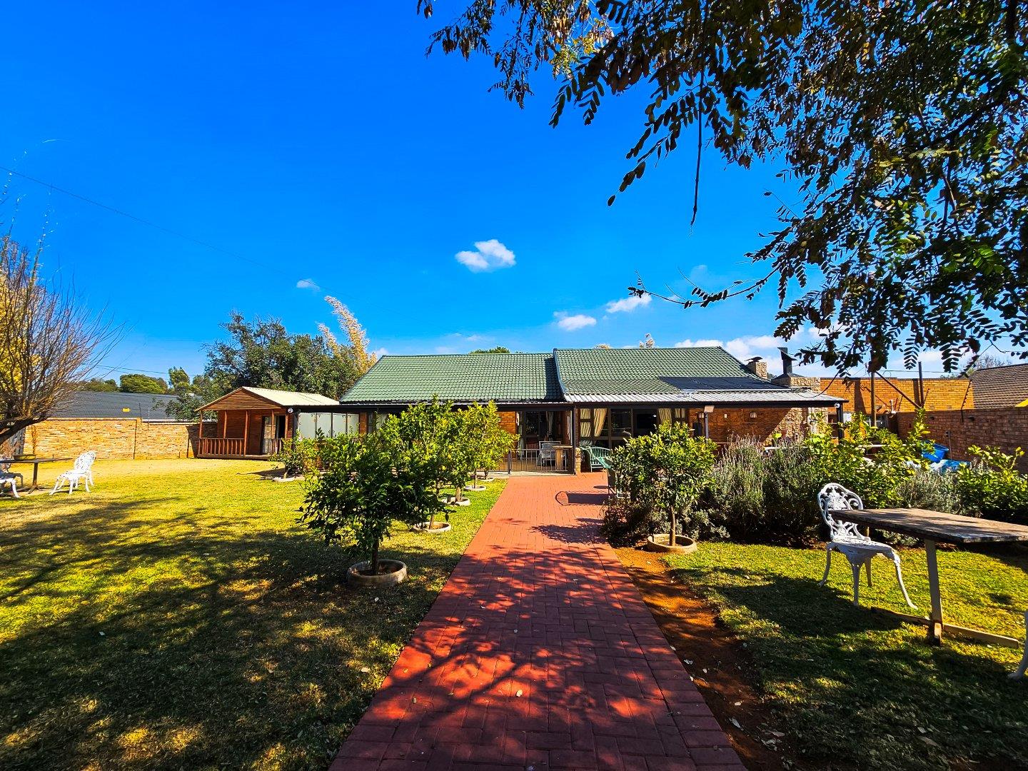 3 Bedroom House for sale in Greenhills 129 Greenhills Avenue P24