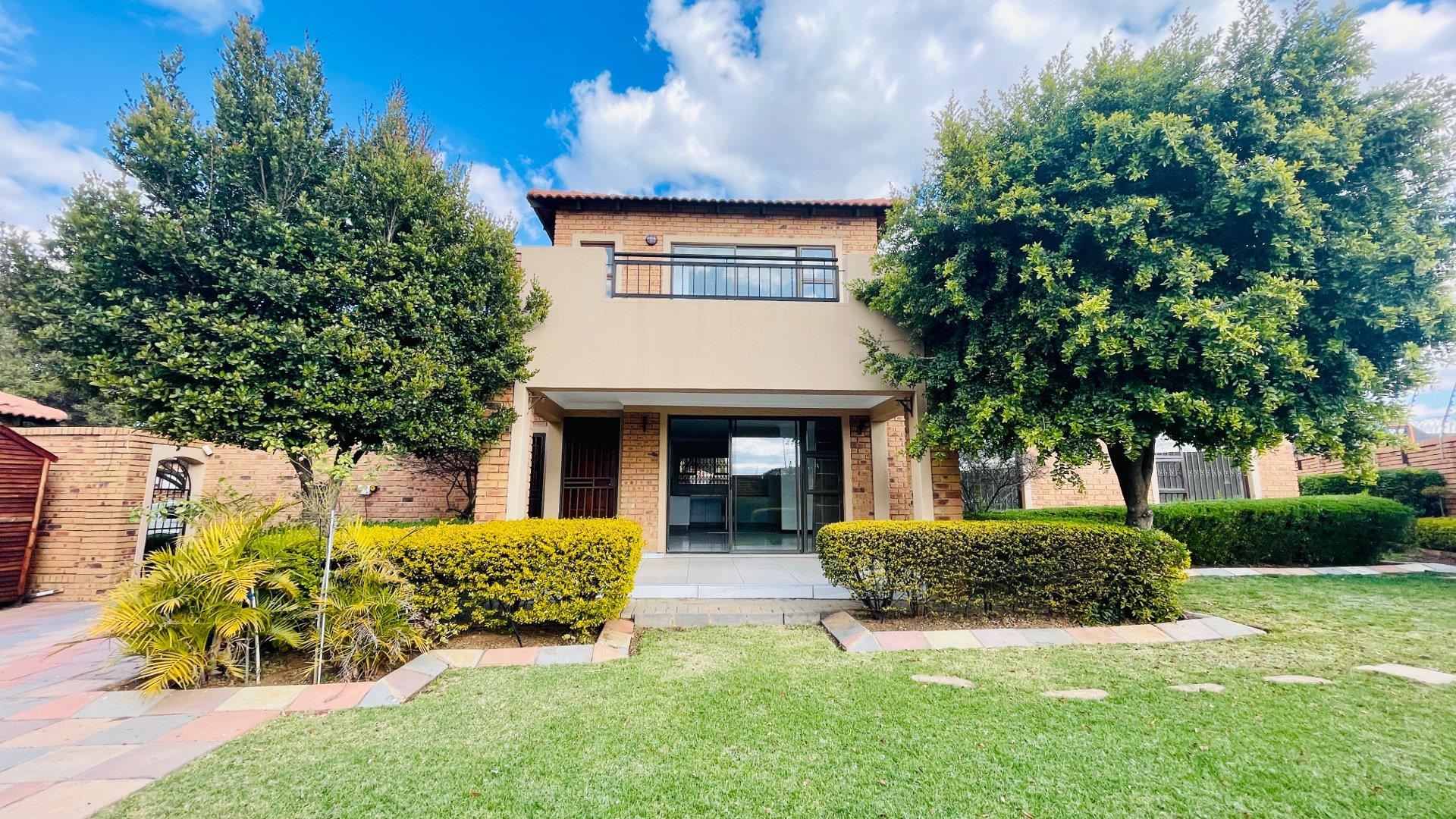 3 Bedroom Townhouse for sale in Willow Acres Ext 7 2402 Shrike Street