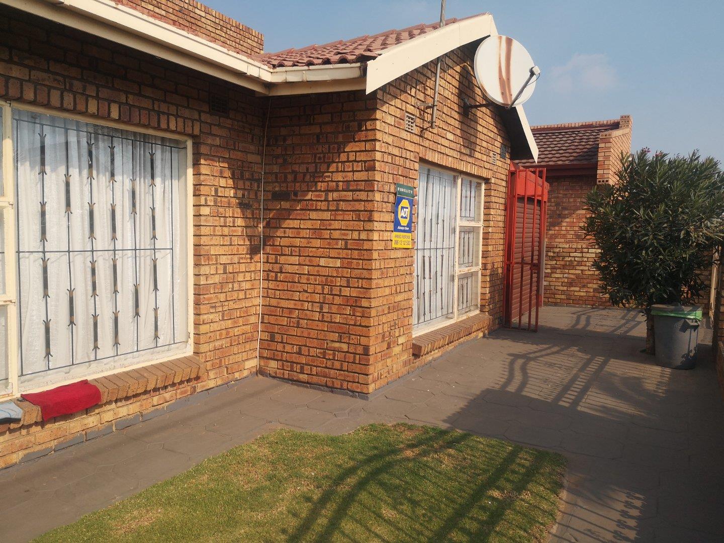 4 Bedroom House for sale in Ackerville P24113034501