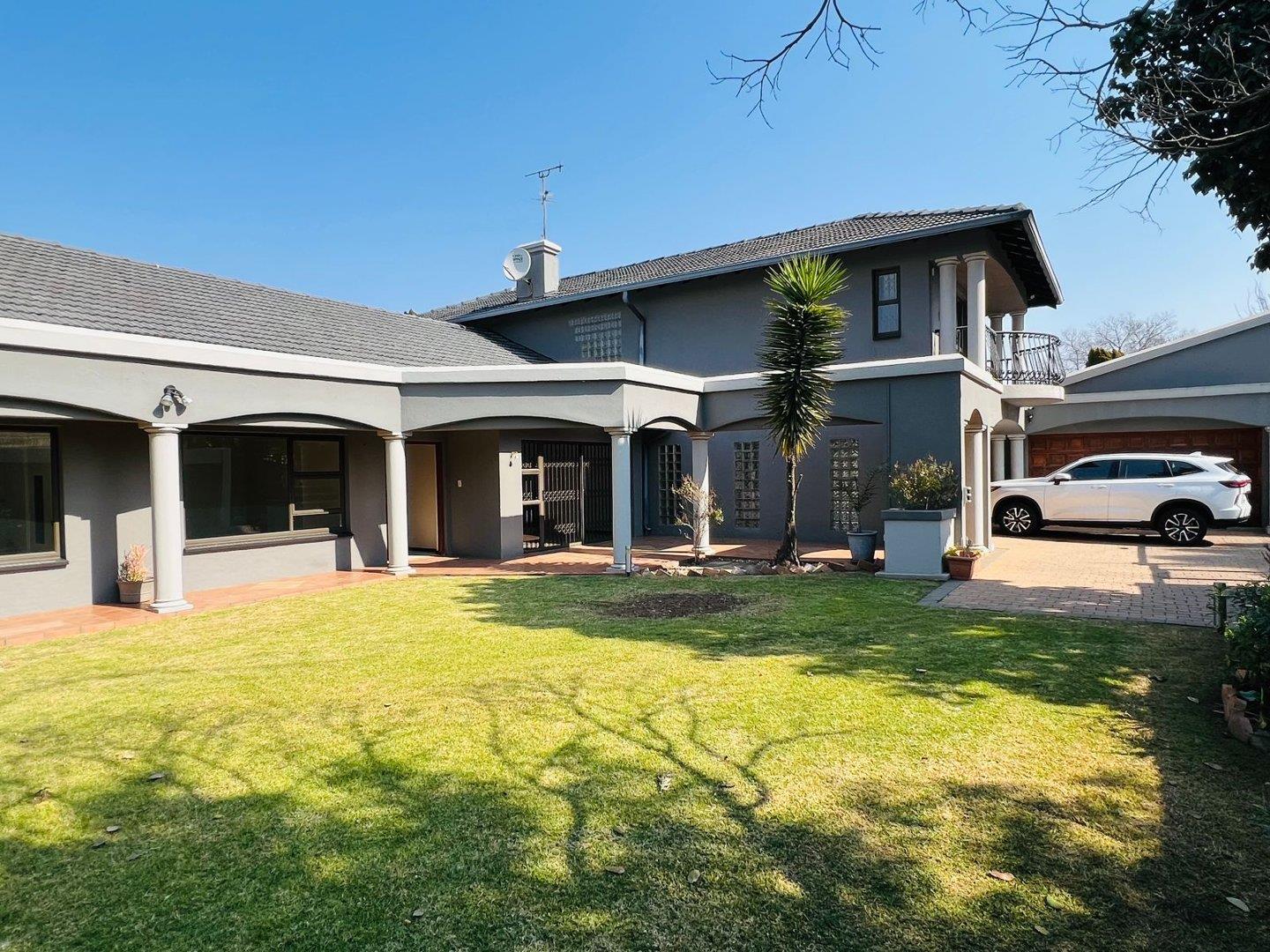 6 Bedroom House for sale in Clarens Park P24113035269