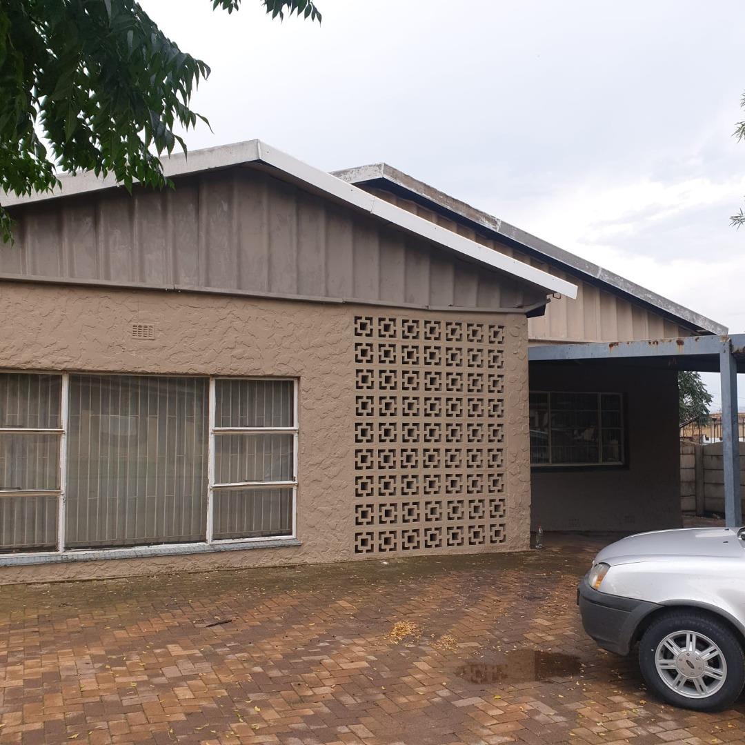 3 Bedroom Townhouse for sale in Brakpan Central P24113036450