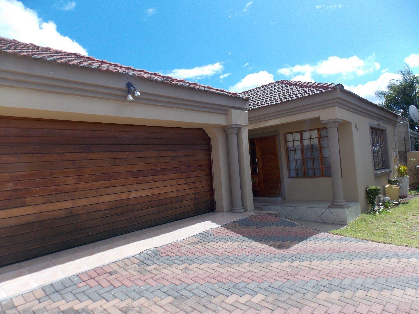 3 Bedroom House for sale in Ivydale AH P24113037480