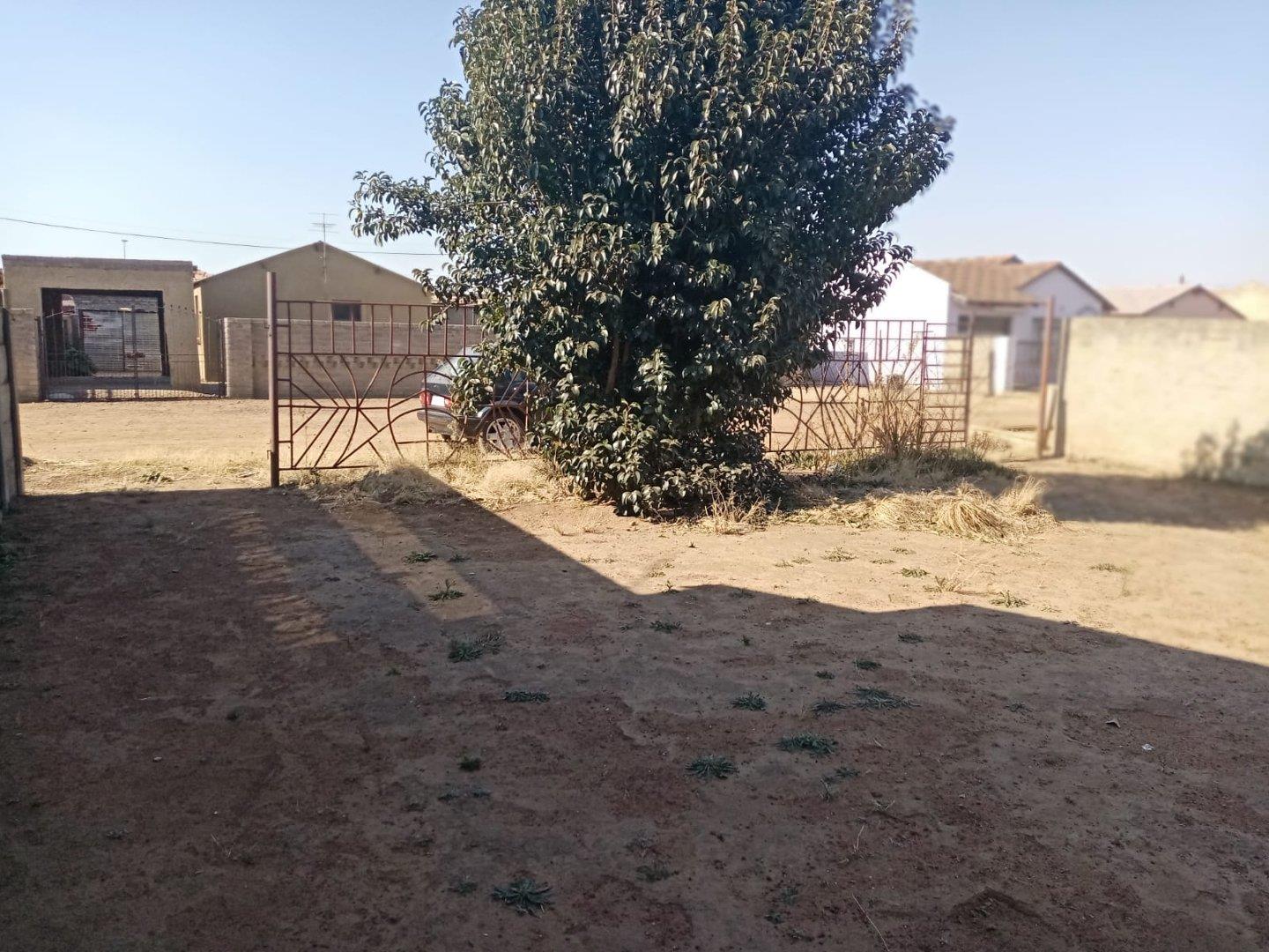 2 Bedroom House for sale in Sebokeng Zone 3 P24113039228