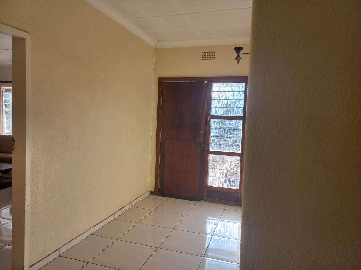 4 Bedroom House for sale in Greenhills P24113039546