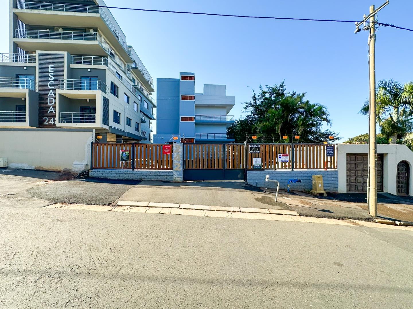 3 Bedroom Apartment / flat for sale in Essenwood 303 242 On Vause