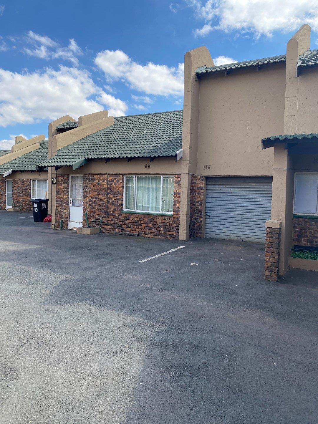 2 Bedroom Townhouse for sale in Crystal Park P24114205400