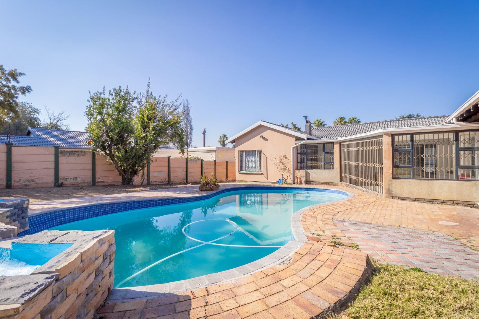 5 Bedroom House for sale in Jukskei Park P24113044393