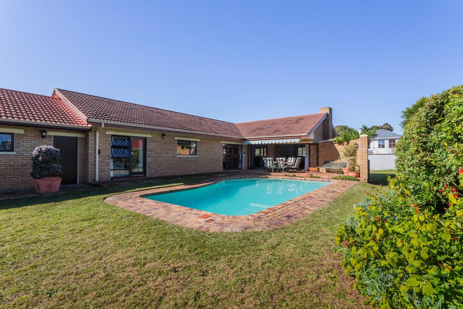 4 Bedroom House for sale in Constantia 6a Hauptville Circle P24