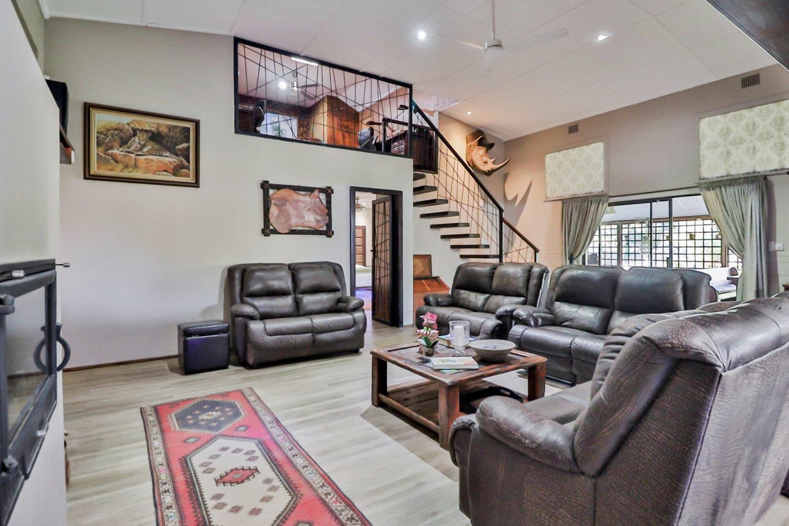 5 Bedroom House for sale in White River Ext 3 13 Japie Theron Street