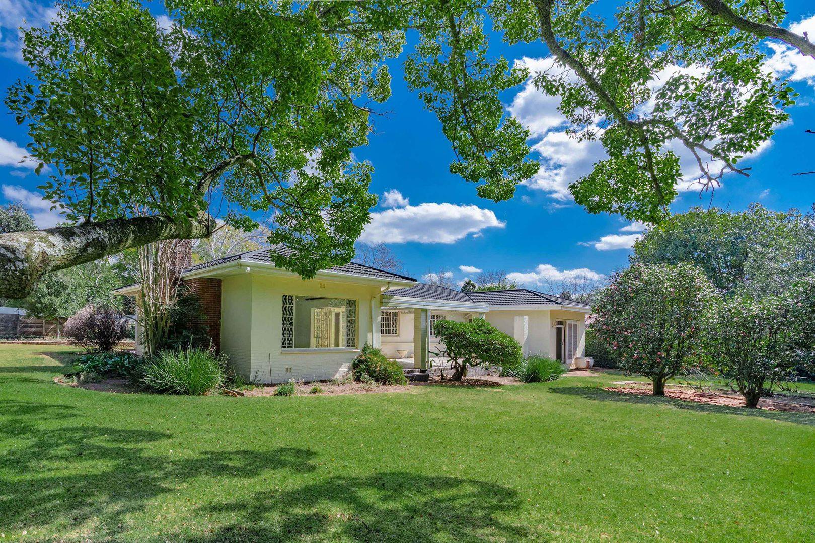 4 Bedroom House for sale in Oaklands P24114602226