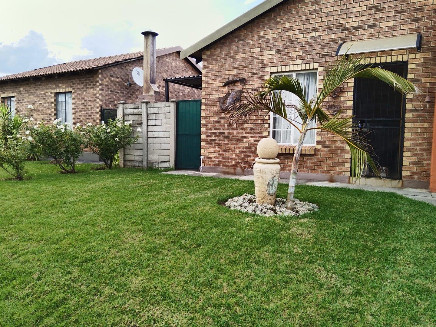 3 Bedroom Townhouse for sale in Waterkloof East Ext 2 P24113049150