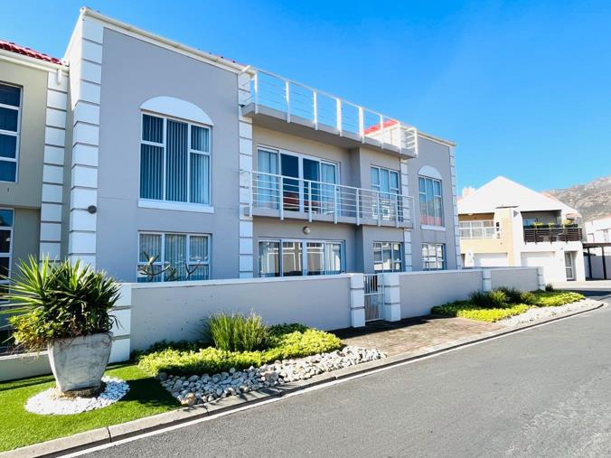 8 Bedroom House for Sale in Harbour Island