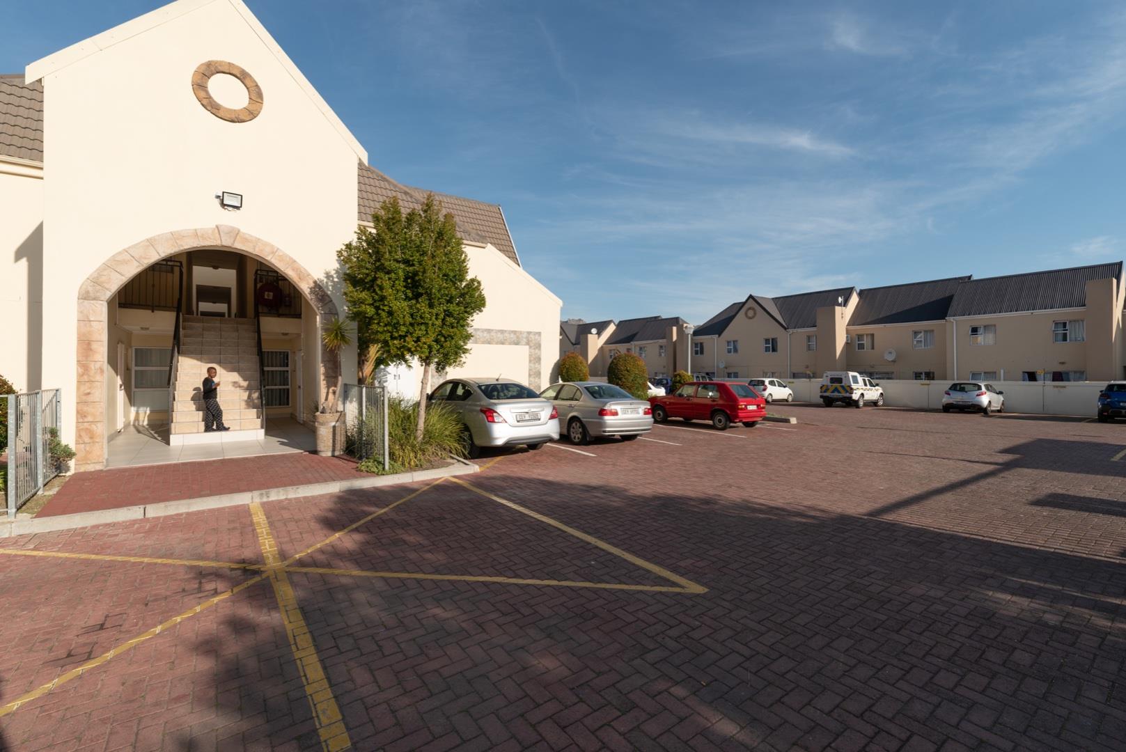 1 Bedroom Apartment / flat for sale in Whispering Pines P24113053009