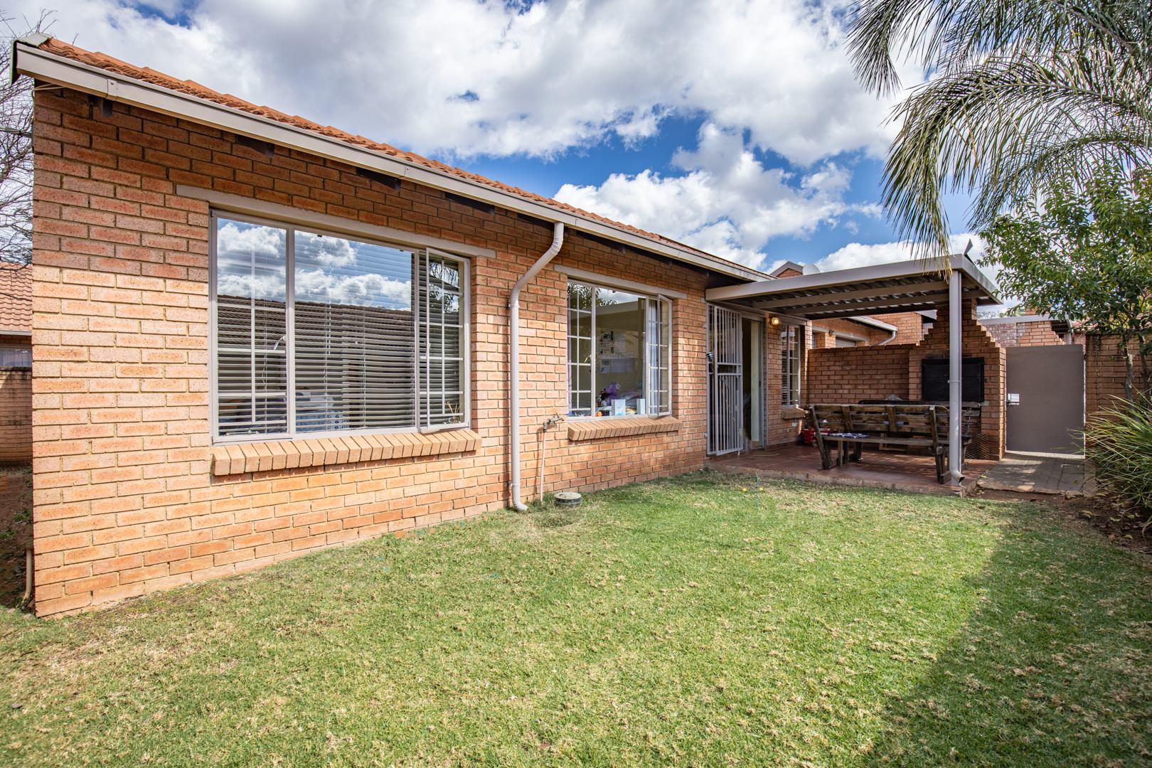 2 Bedroom Townhouse for sale in Willow Park Manor 403 Bush Road P24