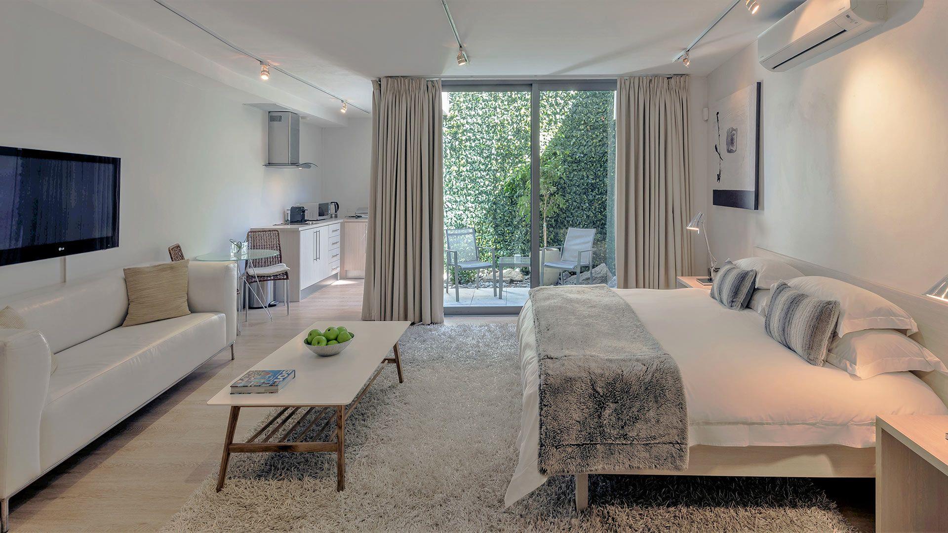 Apartment / flat to rent in Camps Bay P24113053523