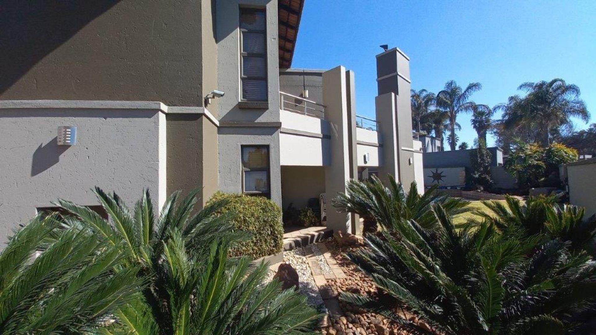 6 Bedroom House for sale in Sunward Park P24113054285