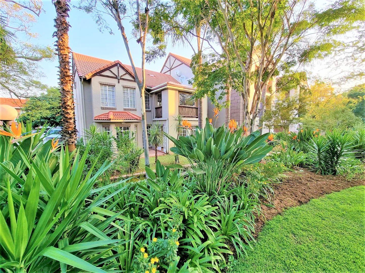 3 Bedroom Townhouse for sale in Faerie Glen P24113056325