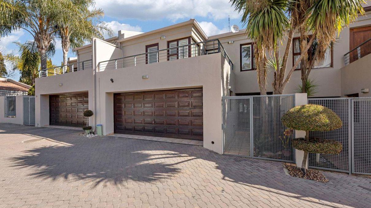 3 Bedroom House for sale in Bedfordview P24112312136