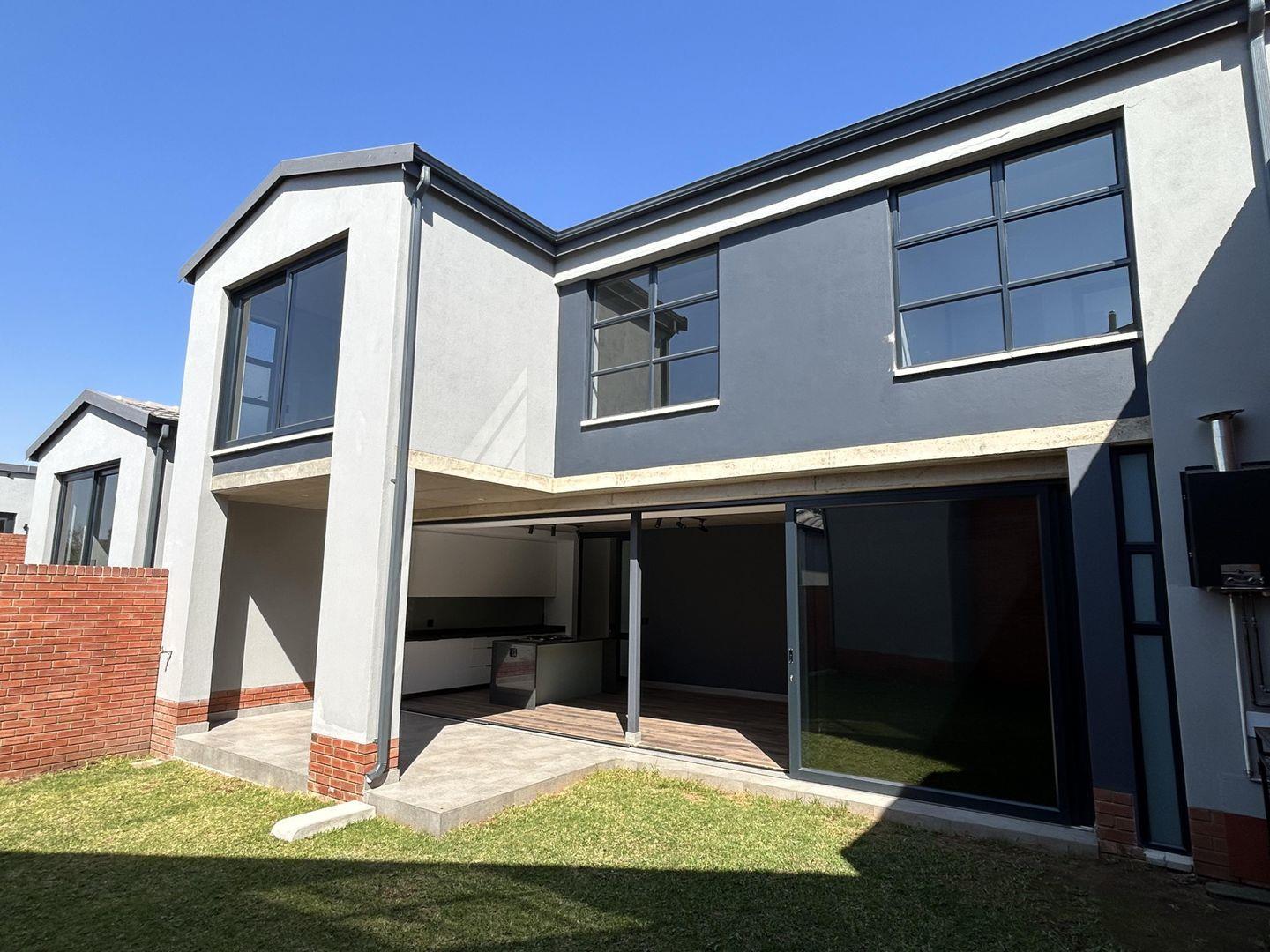 3 Bedroom House for sale in Lynnwood P24113057437