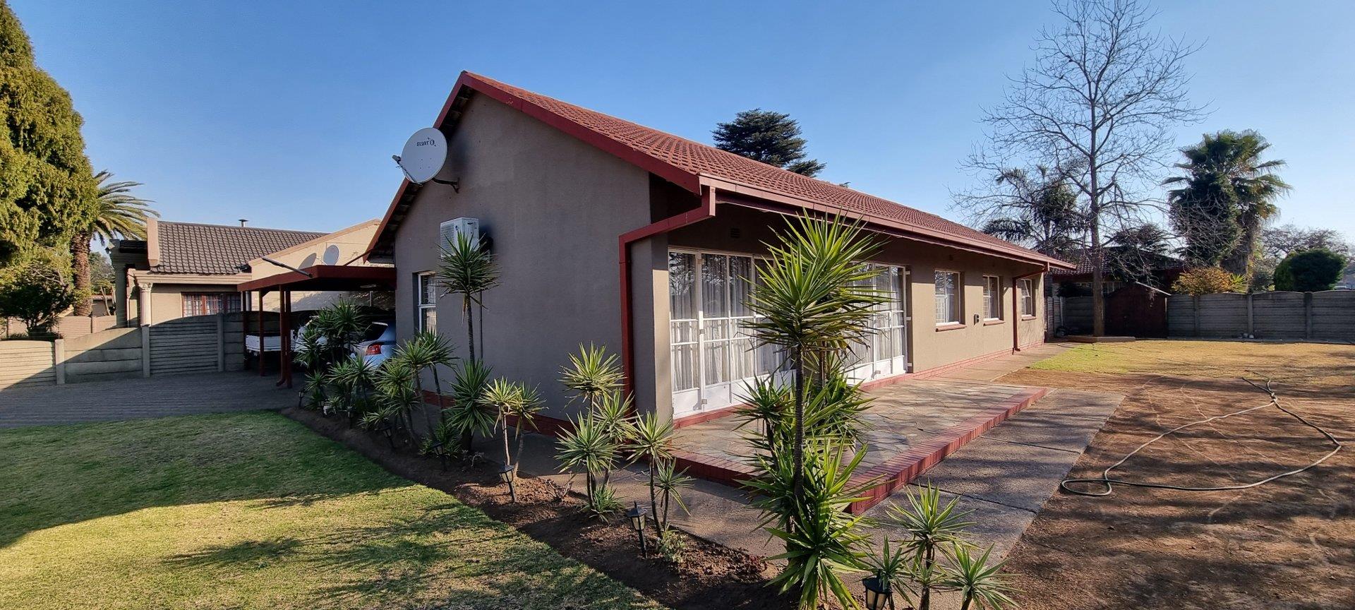 4 Bedroom House for sale in Vanderbijlpark SE 6 P24113057984